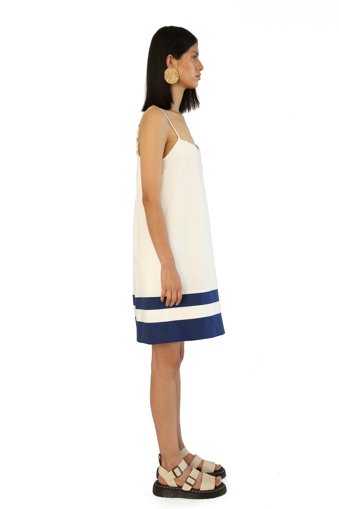 De Loreta Abelina Dress in White / Navy: Chic mini poplin dress in White Navy color scheme, featuring a lightweight and breathable fabric with a flattering silhouette. Perfect for casual and semi-formal occasions, this versatile dress offers timeless elegance and comfort.