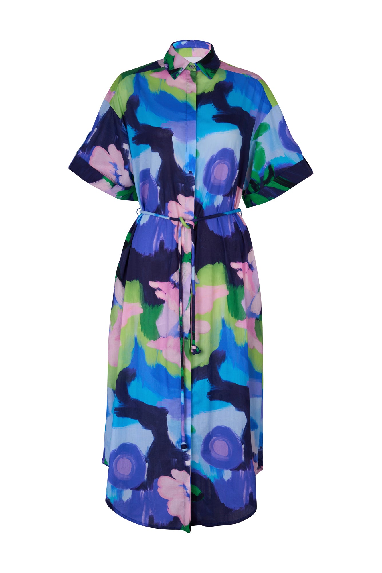 De Loreta Mari Dress in Oleo Azul print: Elegant midi shirt dress in Oleo Azul a blue, green and pink colored print, featuring a classic button-down design and a flattering silhouette. Made from high-quality fabric, this versatile dress is perfect for both casual and formal occasions, combining comfort with sophisticated style. Front view.