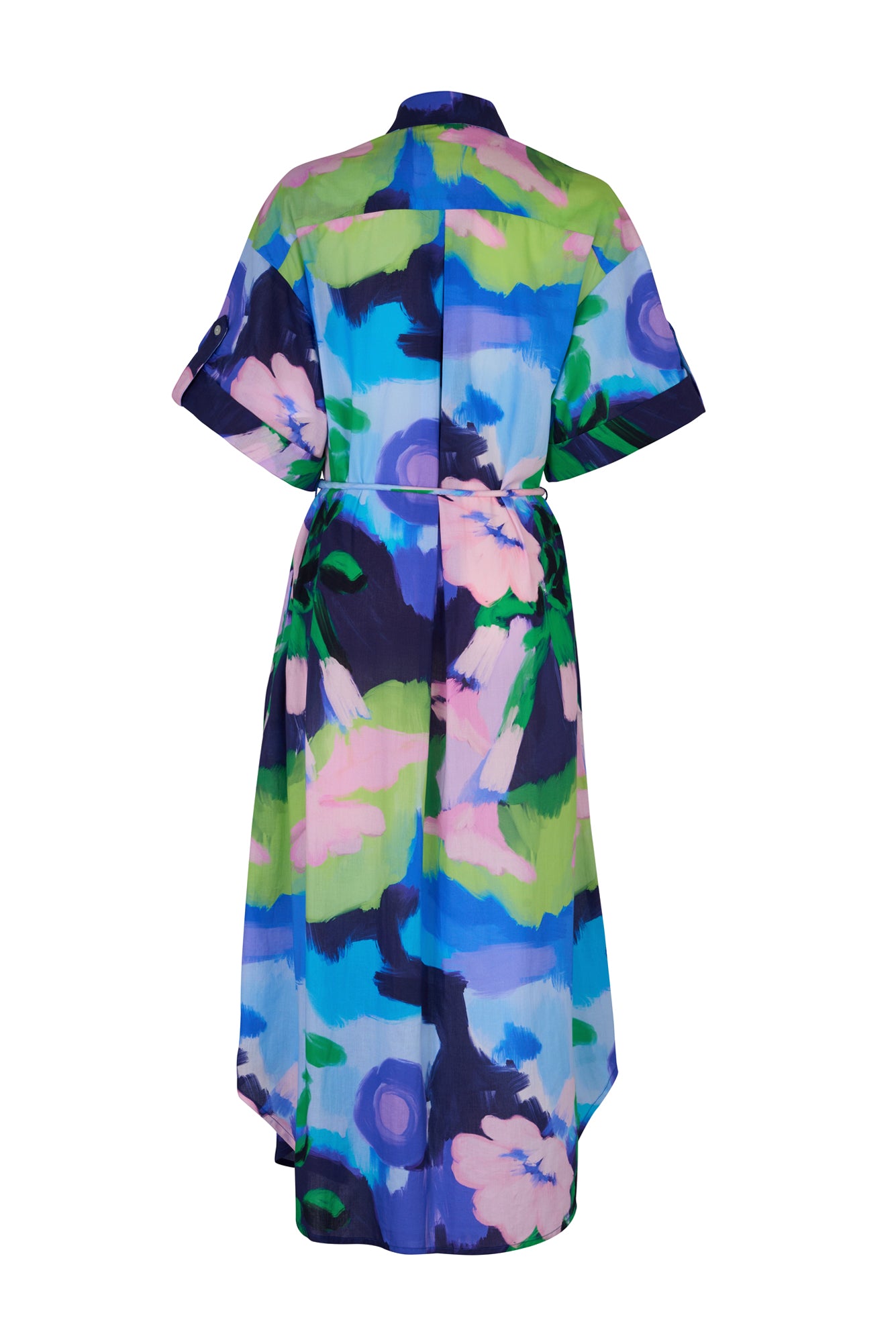 De Loreta Mari Dress in Oleo Azul print: Elegant midi shirt dress in Oleo Azul a blue, green and pink colored print, featuring a classic button-down design and a flattering silhouette. Made from high-quality fabric, this versatile dress is perfect for both casual and formal occasions, combining comfort with sophisticated style. Back view.
