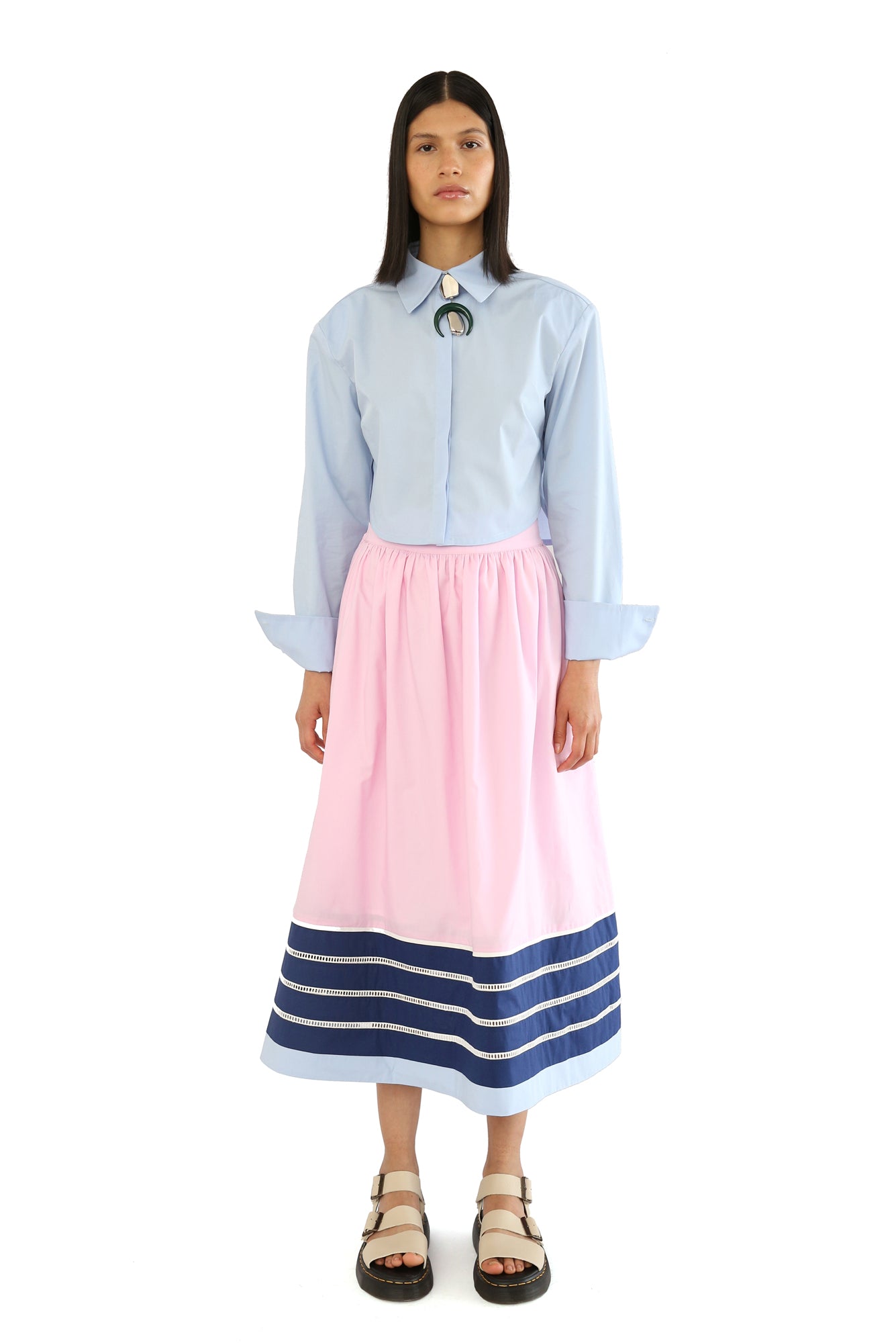 De Loreta Manzanilla Skirt in Pink / Iris: Flowy midi skirt in Pink and blue colors, featuring a vibrant design and high-waist silhouette. Crafted from high-quality cotton fabric for a comfortable and stylish look, perfect for both casual and dressy.