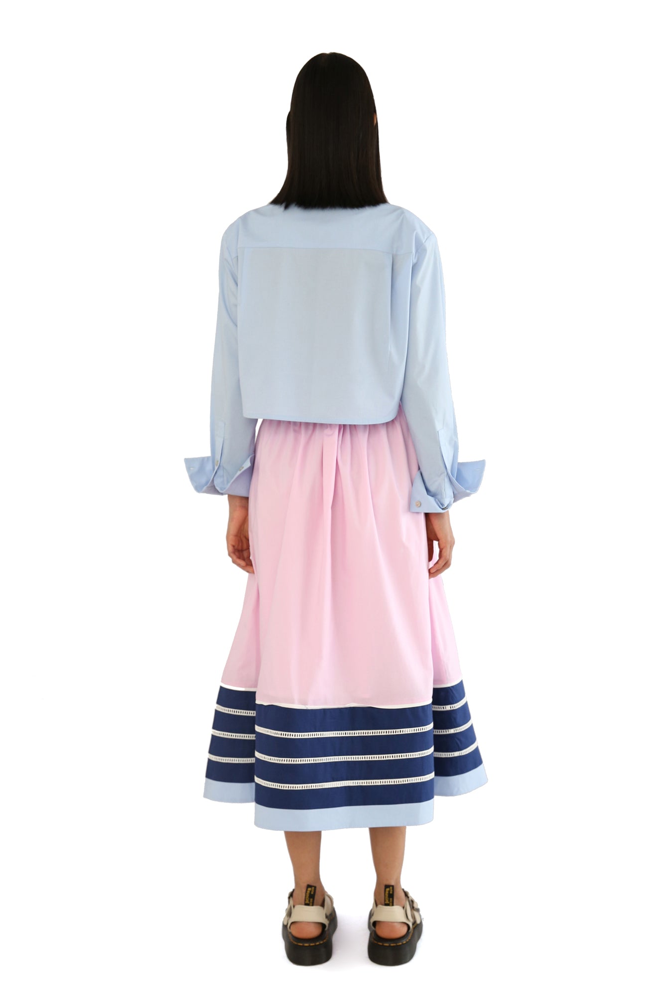 De Loreta Manzanilla Skirt in Pink / Iris: Flowy midi skirt in Pink and blue colors, featuring a vibrant design and high-waist silhouette. Crafted from high-quality cotton fabric for a comfortable and stylish look, perfect for both casual and dressy.