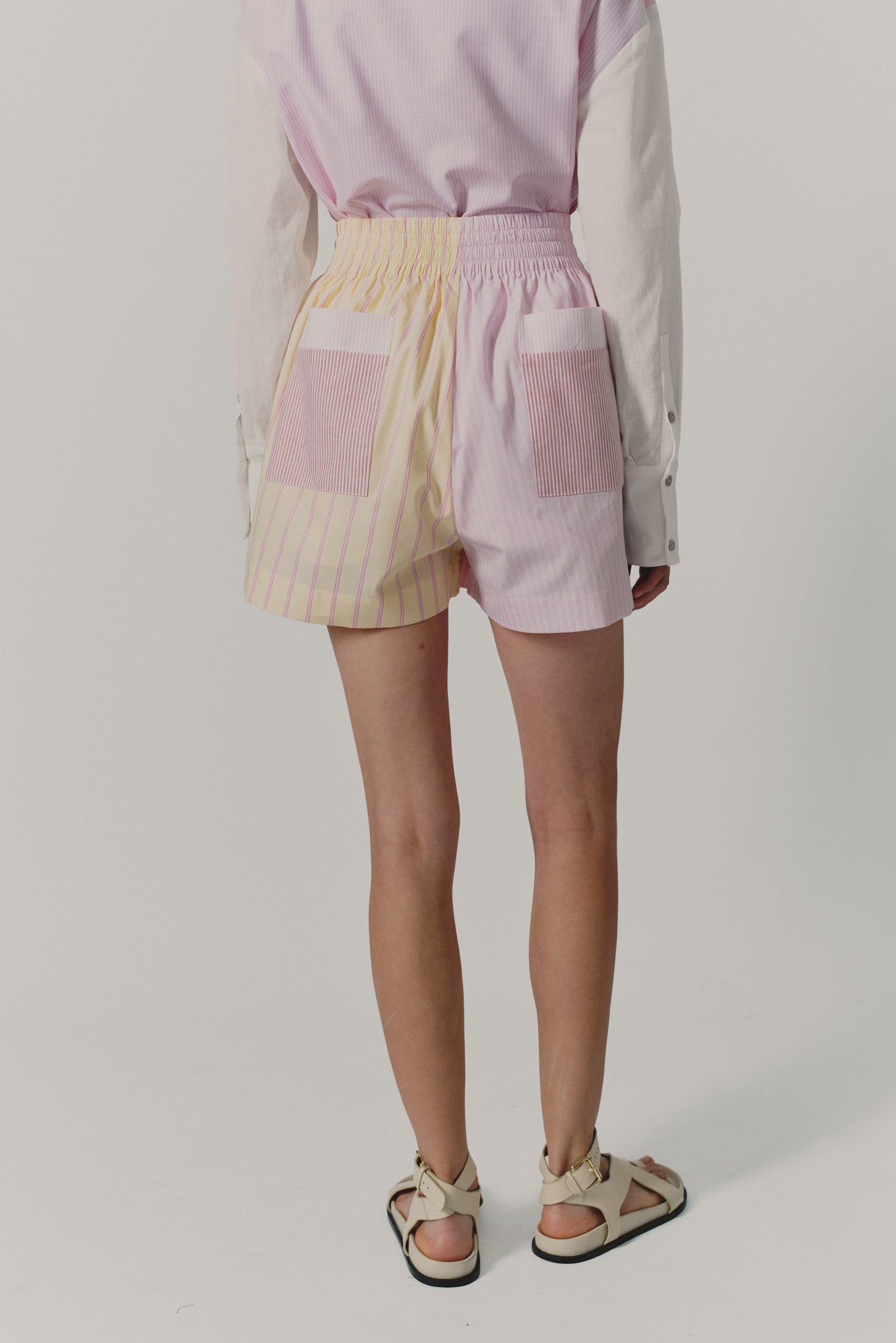 Velero Short in Mil Rayas Rosa / Amarillo
